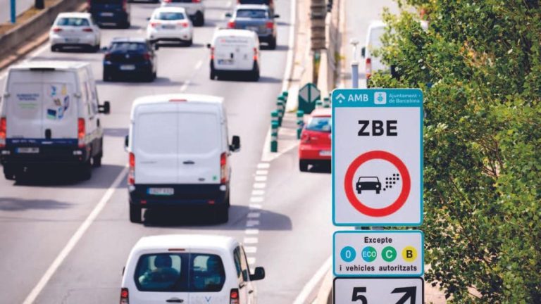 Impuesto de circulación y ZBE: La polémica está servida si no puedes usar tu coche
