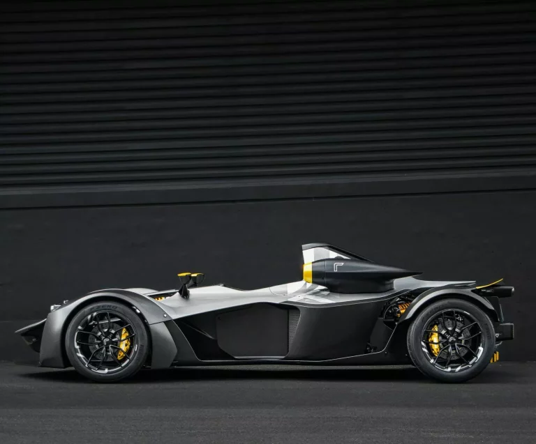 Este BAC Mono R tiene una carrocería de carbono única en el mundo