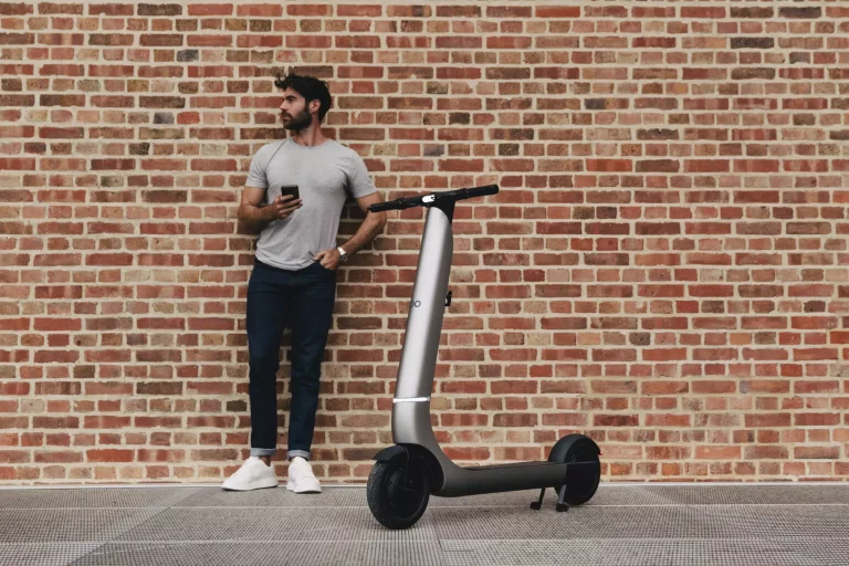 Patinete eléctrico con asiento o patinete eléctrico sin asiento: La opción perfecta para moverte por la ciudad