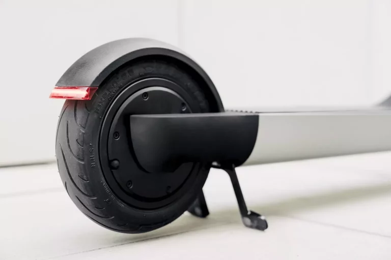 Este es el mejor patinete eléctrico del mundo. Y MediaMarkt lo baja de 300 euros por el Black Friday