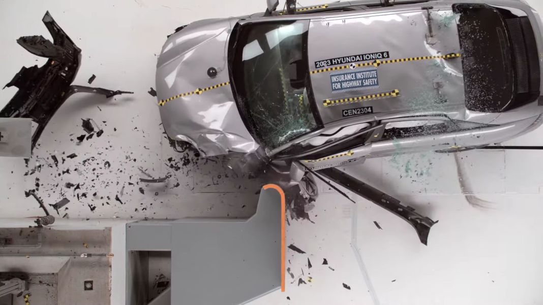 2023-IIHS-Hyundai-IONIQ-6 2023 IIHS Hyundai IONIQ 6. Imagen portada.
