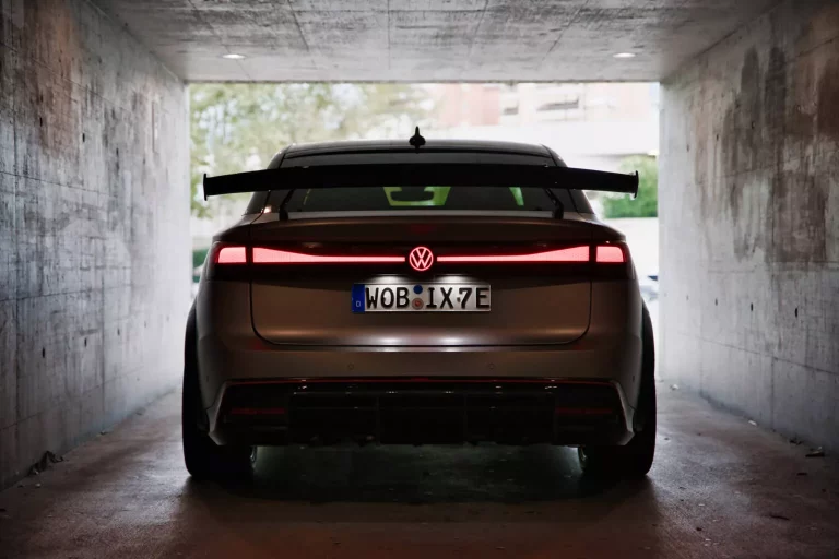 El Volkswagen ID.7 tendrá versión anti Model 3 Performance