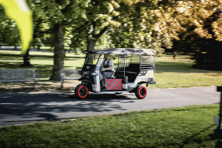 Prueba del Audi e-rickshaw: Nos ponemos a los mandos de este curioso motocarro restomod eléctrico
