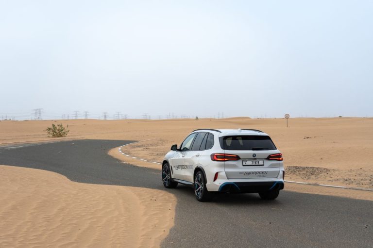 El BMW iX5 Hydrogen supera las pruebas de resistencia a las altas temperaturas