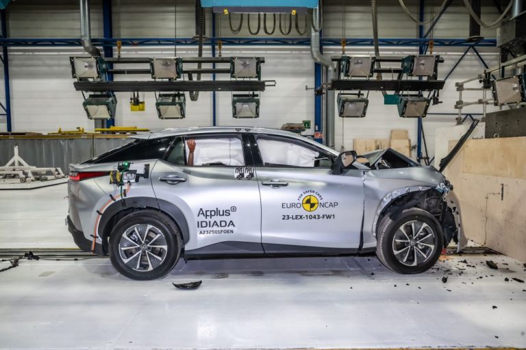 El SUV eléctrico Lexus RZ se corona con un sobresaliente en seguridad