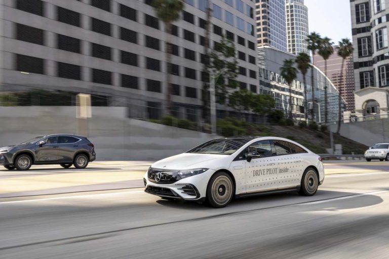Varios modelos de Mercedes ya circulan ‘solos’ en Estados Unidos