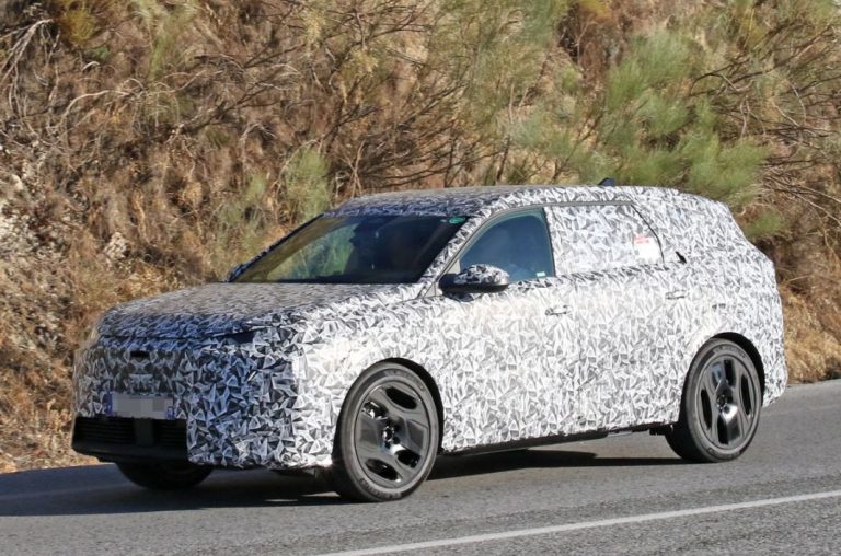 El Peugeot 5008 también prepara su estreno