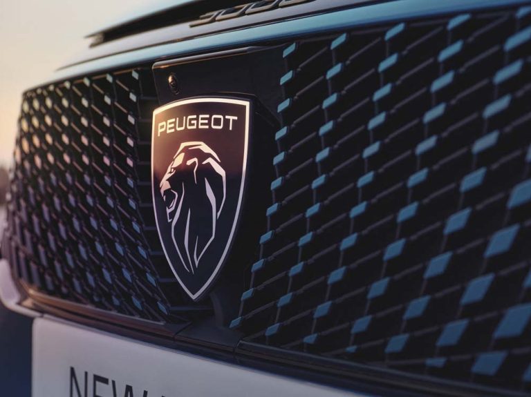 El SUV eléctrico de Peugeot que ha revolucionado el mundo. Y por el que debes esperar un año