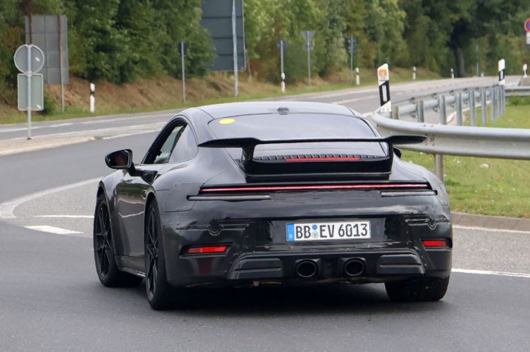 La pegatina amarilla que cambia la filosofía del Porsche 911 Carrera GTS