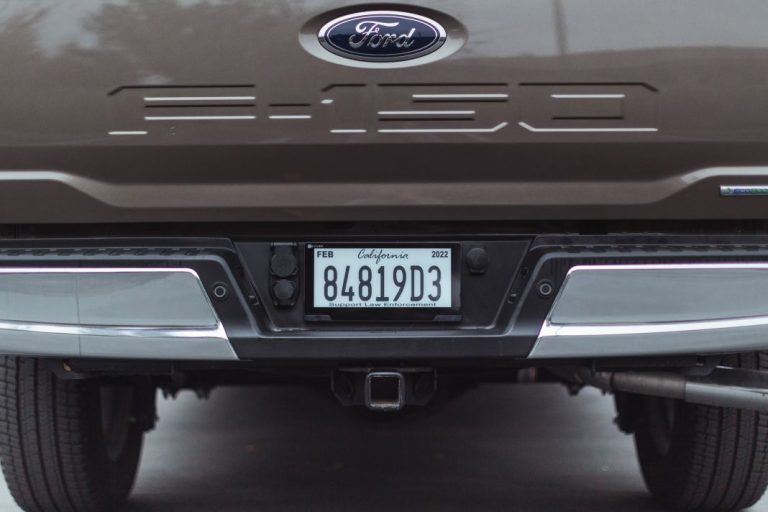 Ford incorpora una matrícula digital como accesorio original