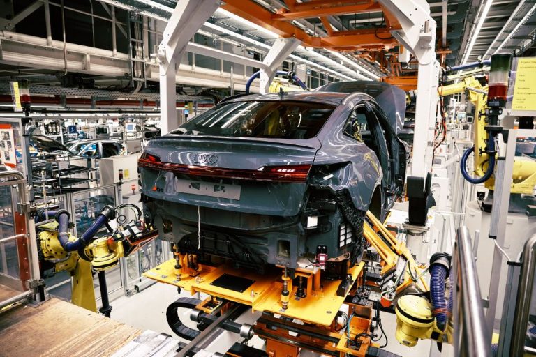 Los secretos de la fábrica del Audi Q8 e-tron