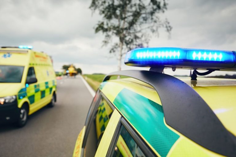 ¿Qué significan las luces azules de los vehículos de emergencia?