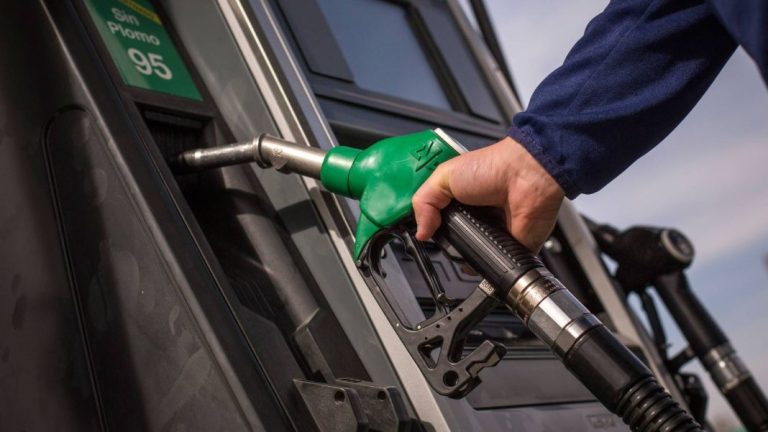 Los expertos dictan sentencia. No volverás a ver la gasolina barata. Y estos son los motivos que no te cuentan