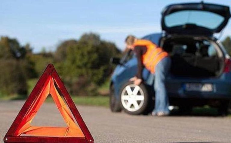 No tires los triángulos de emergencia aún: las V16 de la DGT tienen un grave problema