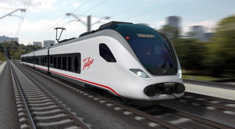 La gasolinera que quiere que dejes aparcado tu coche y que regala viajes en Renfe