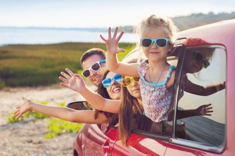 Esta es la guía definitiva para viajar con niños este verano