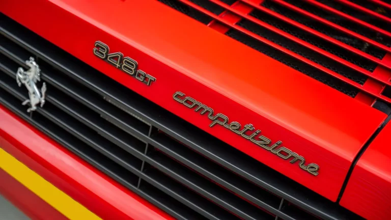 Este Ferrari 348 hace que un LaFerrari sera tan común como un Corolla