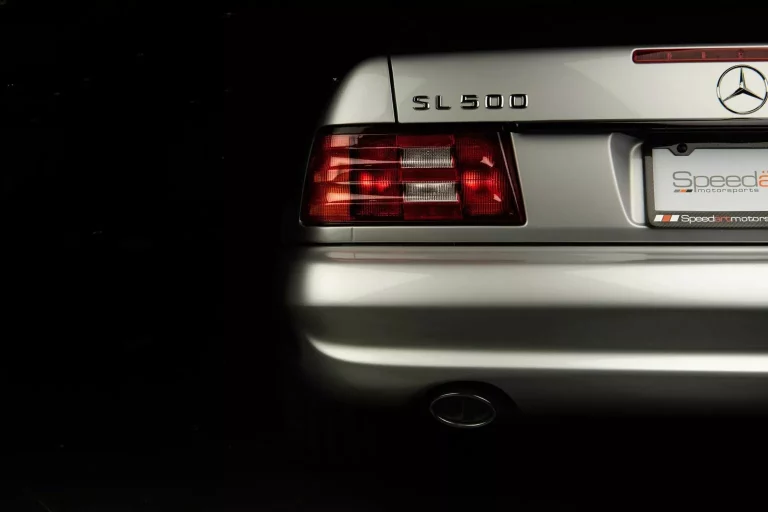 Este Mercedes-Benz SL 500 tiene 23 años y está como si hubiera salido ayer de la fábrica