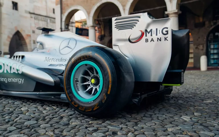 Mercedes-Benz revoluciona con tecnología de F1 para competir con Tesla en el mundo de vehículos eléctricos