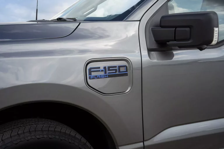 Los Ford F-150 Lightning reciben una actualización para cargar 6 minutos más rápido