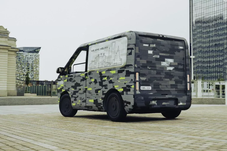 Helixx Cargo: Un práctico trabajador eléctrico que parece creado por Lego