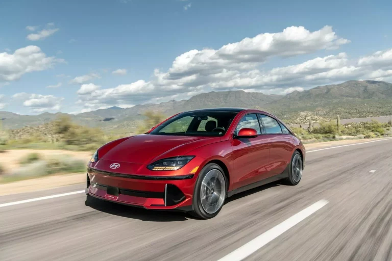 El Hyundai Ioniq 6 le da al Tesla Model 3 donde más le duele… En el precio
