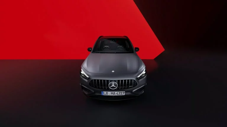 El Mercedes GLA de los 421 CV también se actualiza
