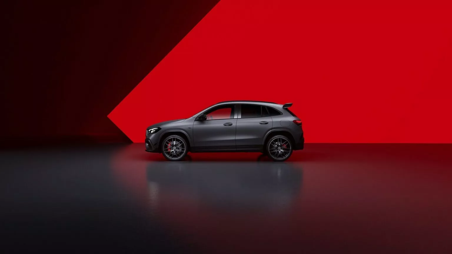 Mercedes llama a revisión a 310.000 coches por un fallo que hace que rueden solos