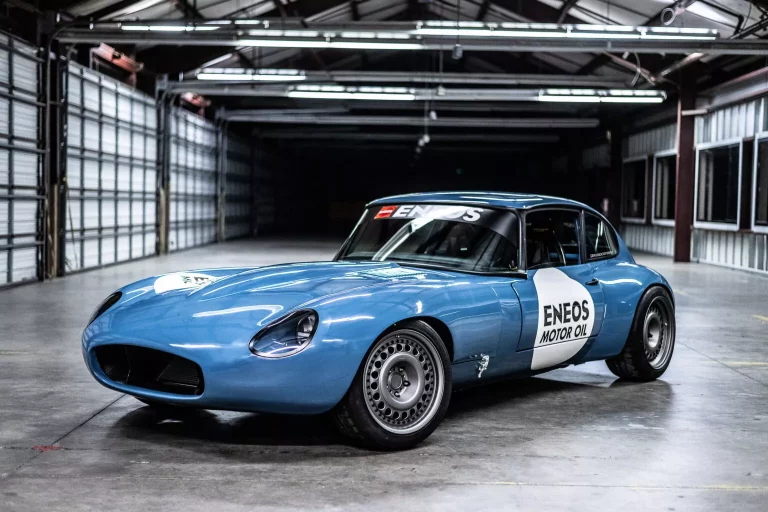 Parece un Jaguar E-Type, pero es un Frankenstein creado para un piloto de drift