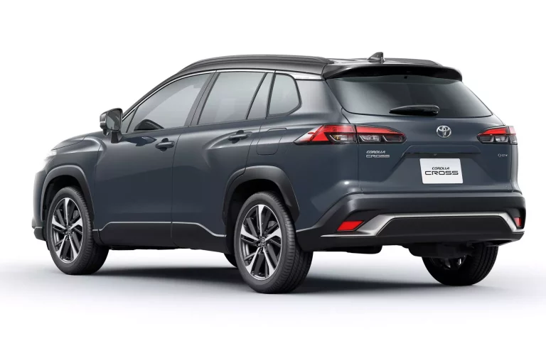 Toyota Corolla Cross: Casi no lo has visto por aquí y en Japón lo mejoran