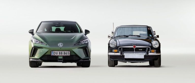 El MGB GT V8 cumple 50 años y se reencarna en el MG4 XPower… o eso dicen