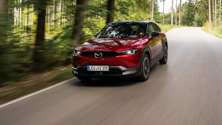 El Mazda MX-30 se marca su propio ‘Moves’ para bajar de los 30.000 euros