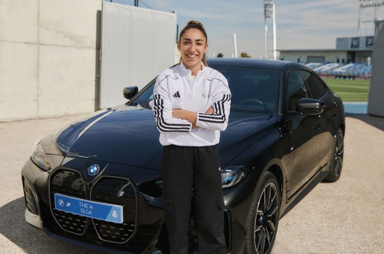 Coches de BMW 100% eléctricos para el equipo femenino del Real Madrid: estos son los que han elegido las jugadoras