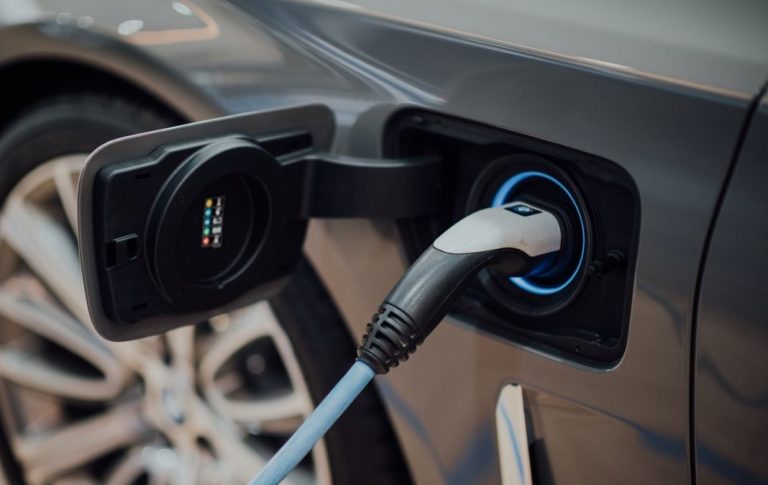 Seguros de coche: ¿son más caros para los automóviles eléctricos?