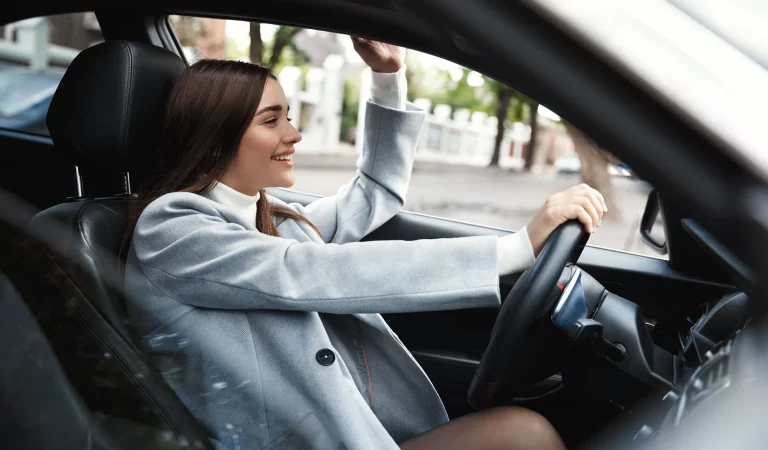 Si no quieres tener un accidente, esta es la música que jamás debes escuchar en el coche