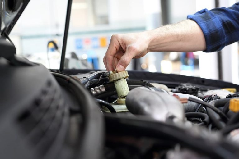 Cómo poner el coche a punto sin tener que pasar por un taller
