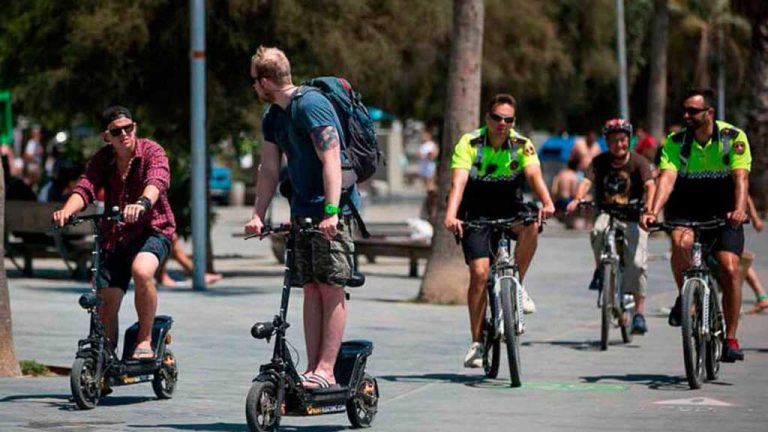 Si te mueves en patinete, la Dirección General de Tráfico quiere que le eches un vistazo a su nueva campaña