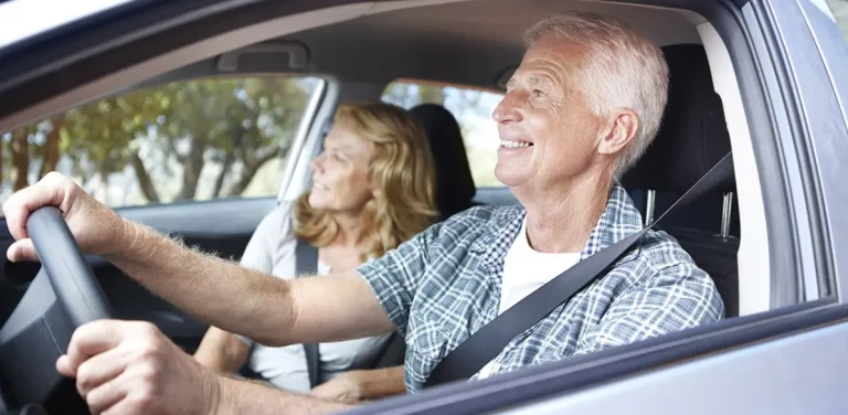 Estos son los riesgos a los que se enfrentan las personas mayores en la carretera