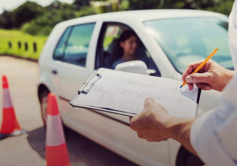 5 preguntas trampa de la DGT al sacarte el carnet de conducir