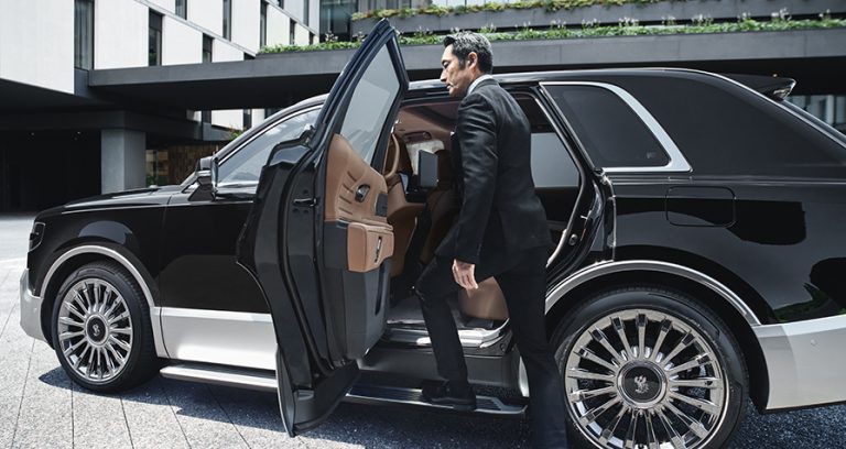 El lujoso Toyota Century SUV es un chollo a mitad de precio de Cullinan o Bentayga
