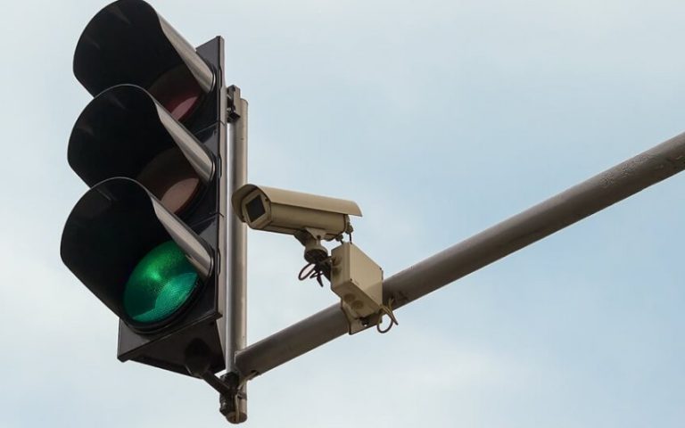Control metrológico. O el salvoconducto para librarte de una multa por saltarse un semáforo en rojo