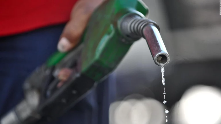 El nuevo truco que ha llegado a España para engañar a los surtidores de gasolina y repostar gratis