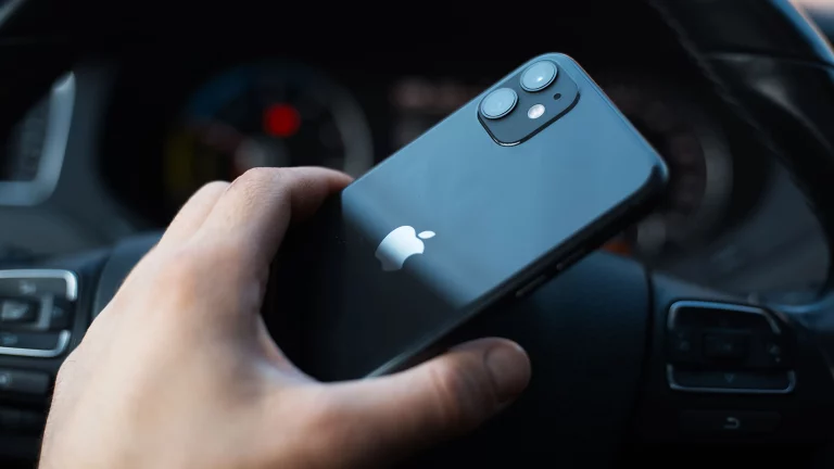 Las dos marcas de coches a las que Apple les hace la cruz con sus nuevos Iphone