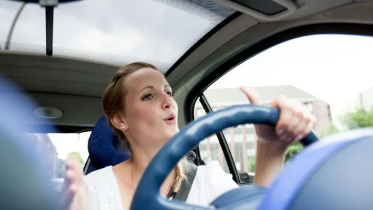Ni Spotify, ni Apple Music, ni Amazon Music: Esta es la forma de escuchar música en el coche que arrasa