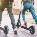 Seguro patinete eléctrico: qué cubre la póliza obligatoria de VMP y cuánto cuesta al año tras el registro en la DGT