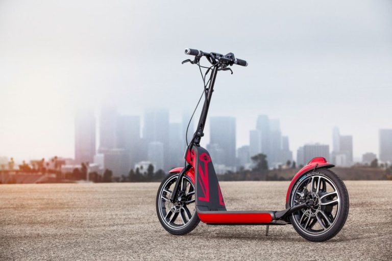 3 patinetes eléctricos que tienen más autonomía que un coche con etiqueta ‘0 emisiones’