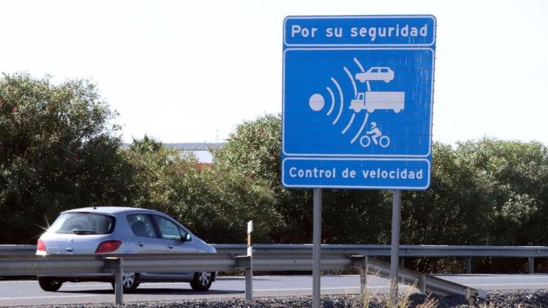 Radar parece, caja tonta es: El secreto que encierran las cajas instaladas junto a los pórticos