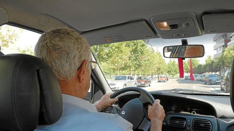 Tengas la edad que tengas, si debes renovar tu carnet de coche o moto, esto es lo que estás obligado a hacer