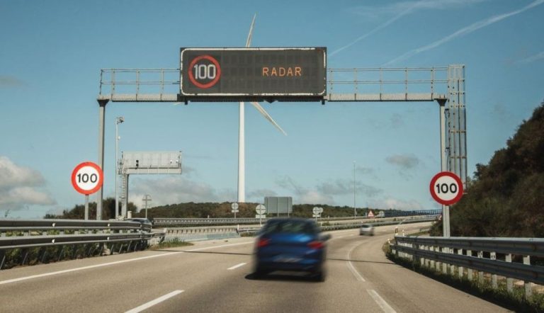 Esta es la carretera de España que tiene dos radares de la DGT que han puesto 147.579 multas