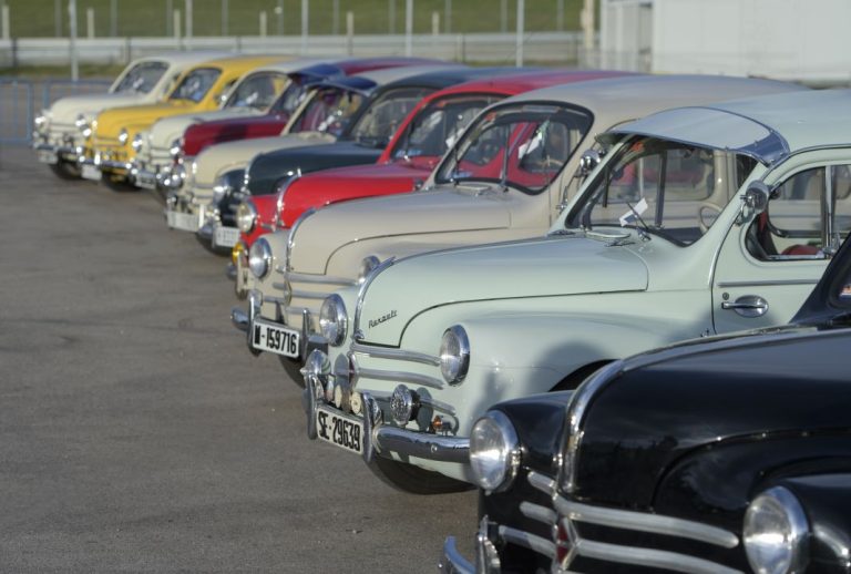 El Renault 4/4 celebra 70 años del inicio de su fabricación en España